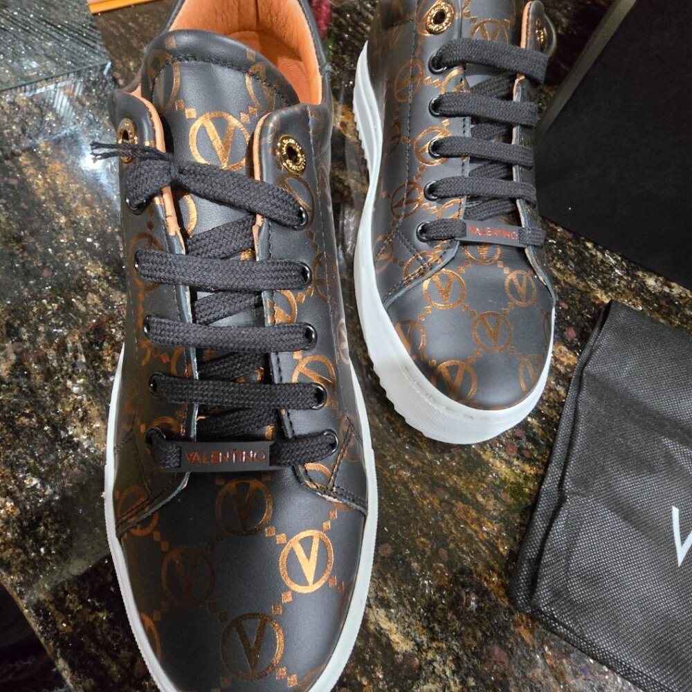 NWT/NIB Woman's Authentic Valentino Beatrice Black Leather Mono Embossed Shoes - Picture 9 of 14